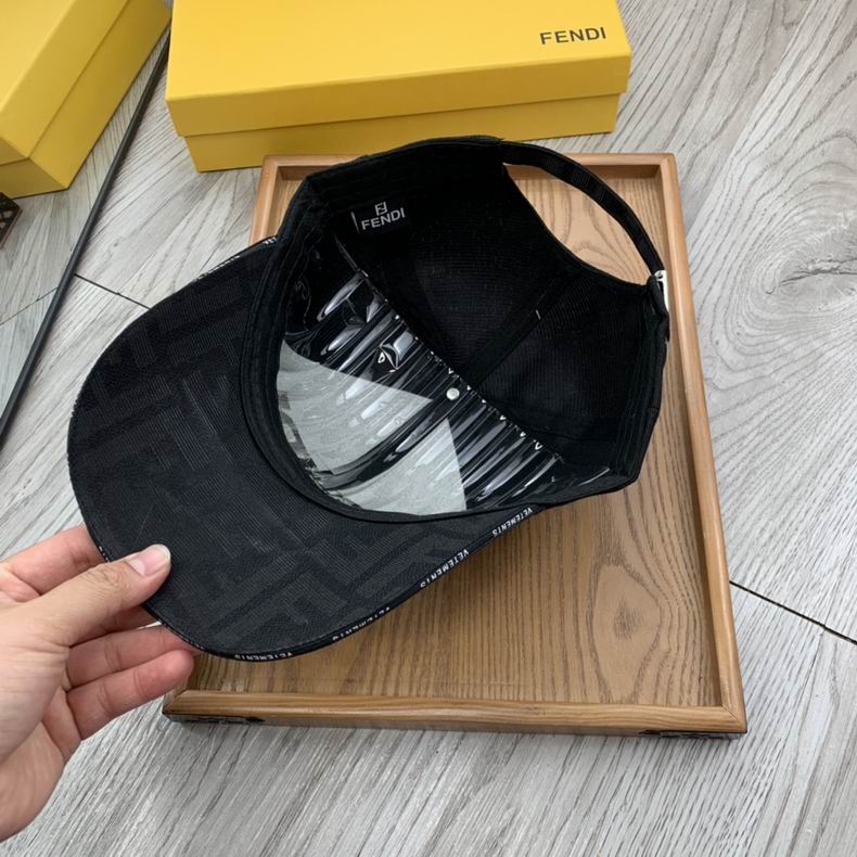 Gorra Fendi