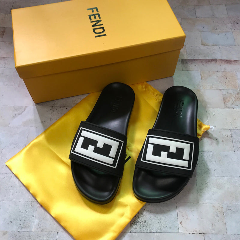 Chanclas Fendi